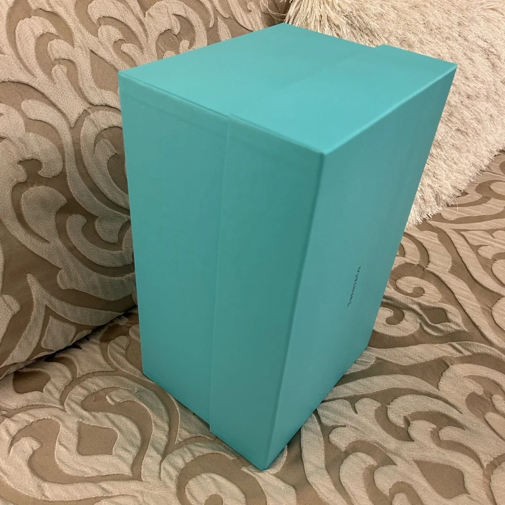 Tiffany & Co large gift box. - Picture 6 of 10
